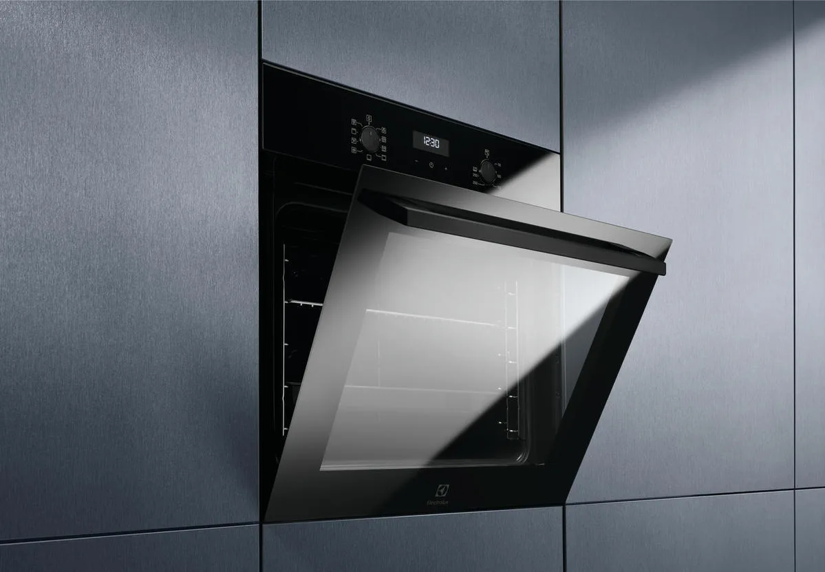 Духова шафа Electrolux електрична 65л пара конвекція для випічки чорна духовка з дисплеєм