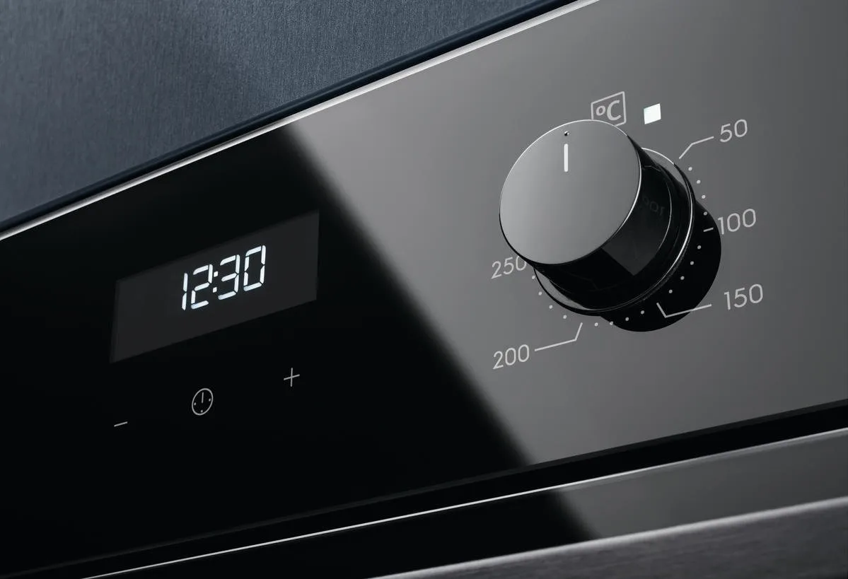 Духова шафа Electrolux електрична 65л пара конвекція для випічки чорна духовка з дисплеєм