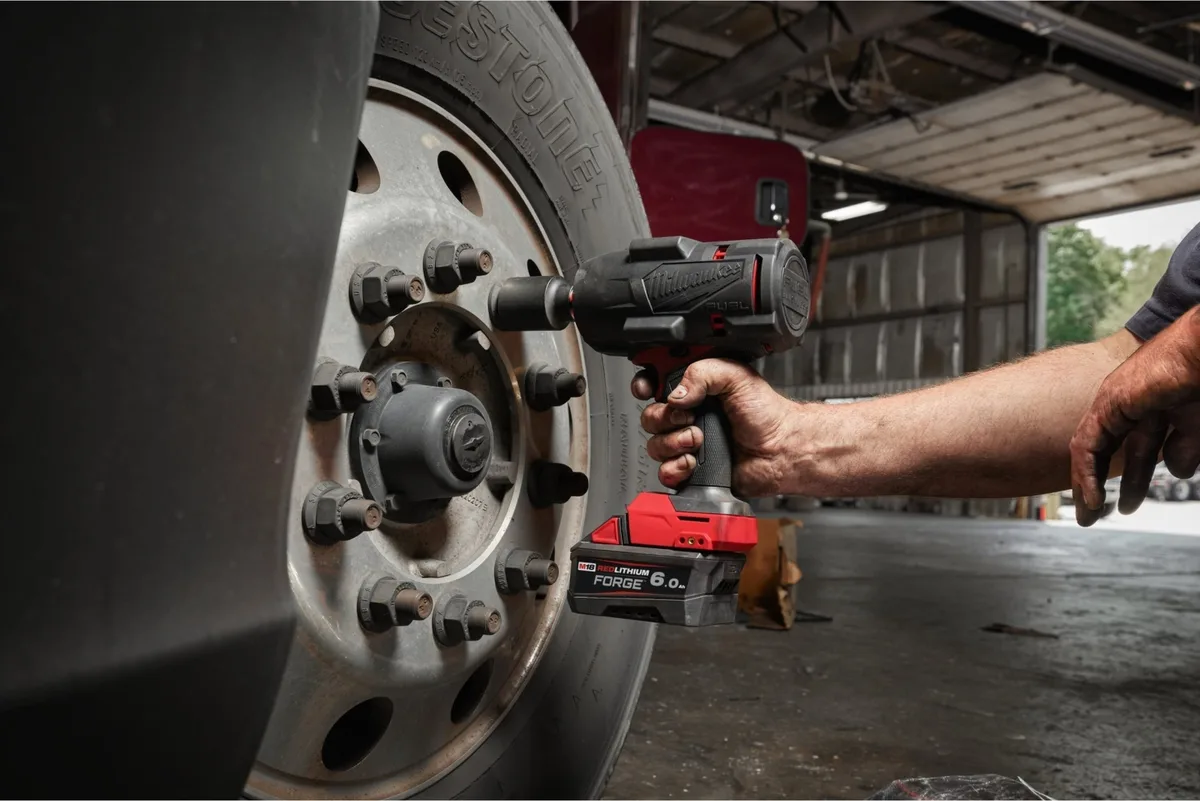 Акумуляторний ударний гайковерт Milwaukee M18 FHIW2F12-0X 18В 1491Нм 0-2000об/хв 1/2quot; у кейсі, вага 3.4кг, без батареї та заря