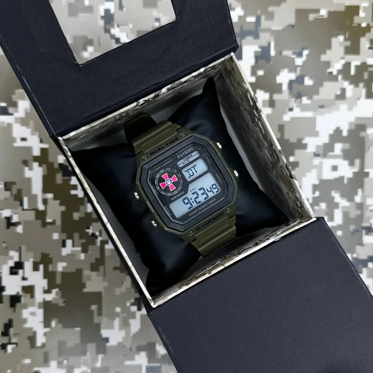 Наручные часы Patriot полимер 45х43 мм болотные