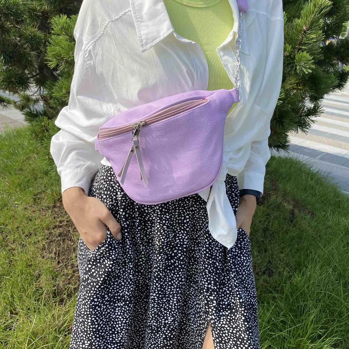 Жіноча сумочка бананка екошкіра середня бузкова