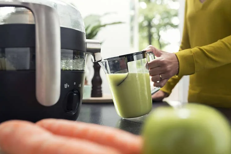 Соковитискач Philips Avance Collection 1000Вт, чаша 1л, жмих 2.1л, жолоб для цілих яблук.