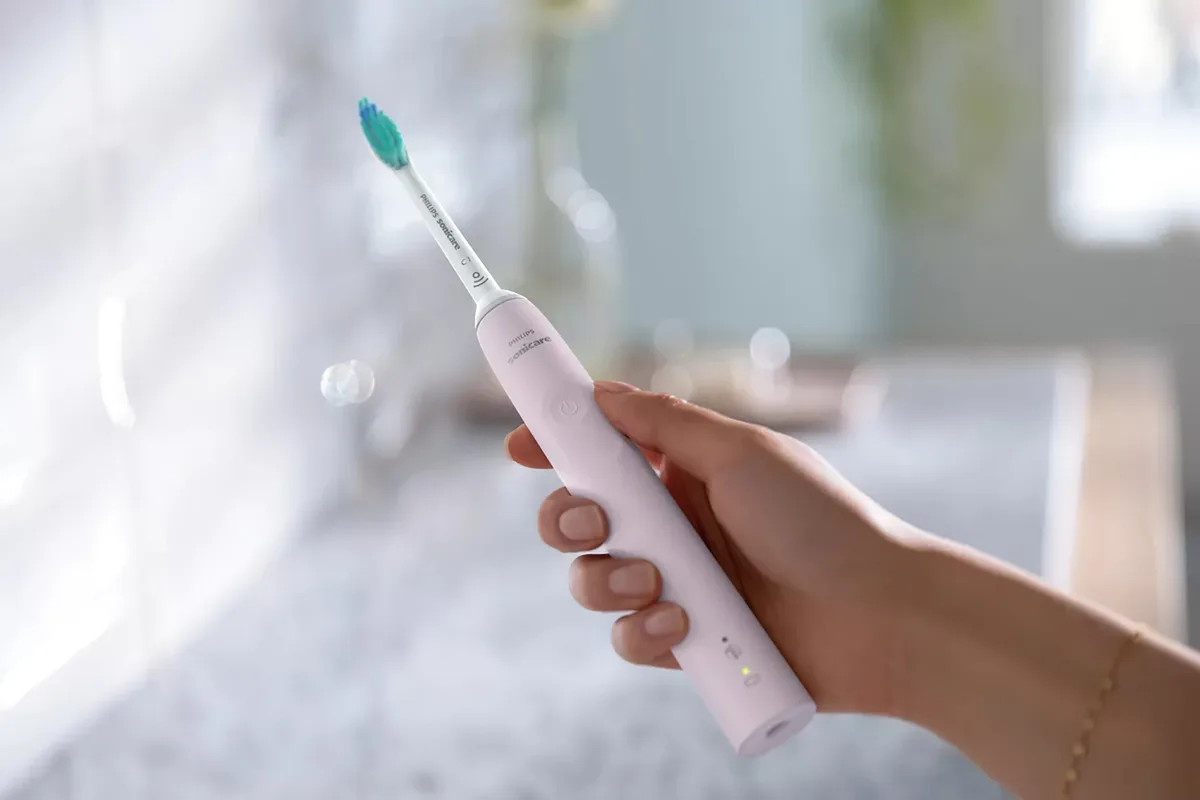 Електрична зубна щітка Philips Sonicare 3100 серії, 31 тис. коливань/хв, 1 насадка, рожевого кольору.