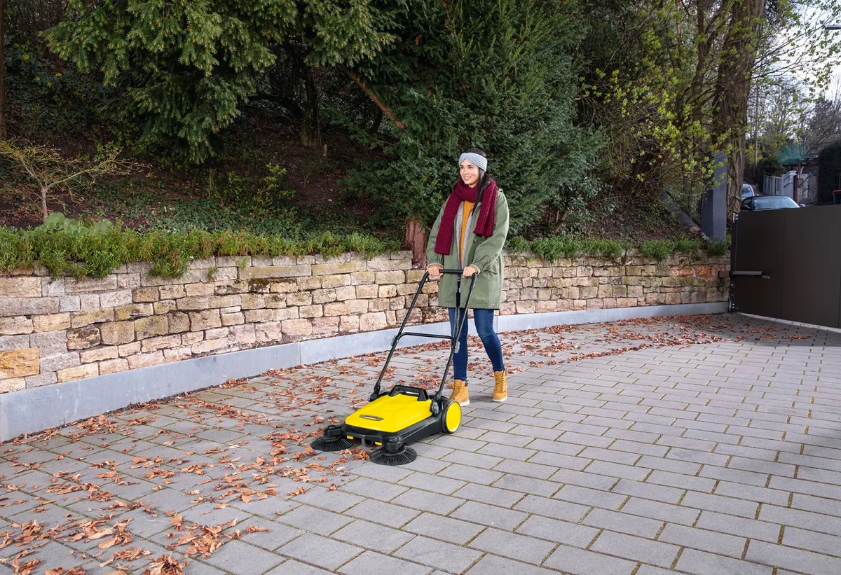 Підмітальна машина Karcher пластикова 68 см контейнер 20 л 1000 Вт