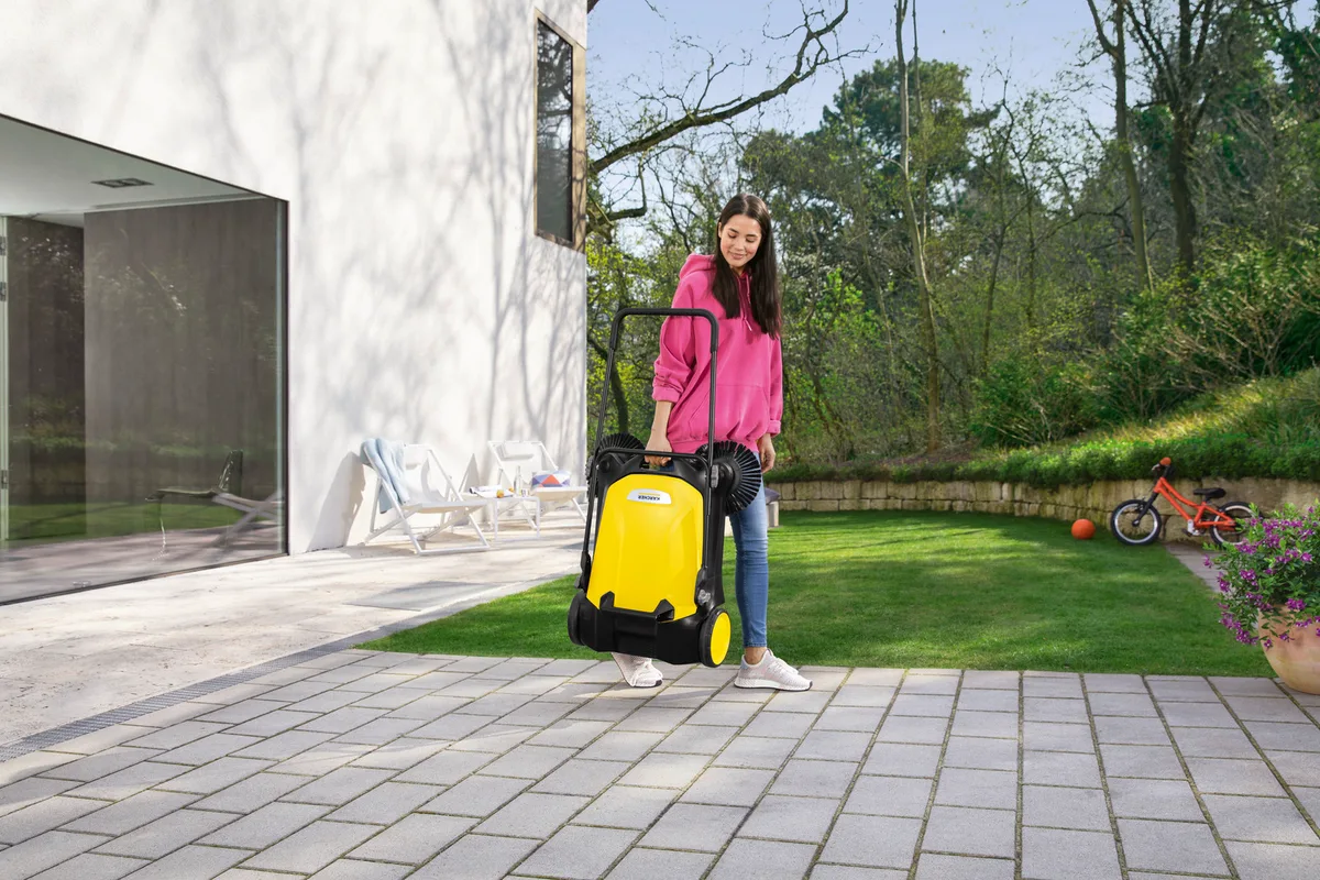 Підмітальна машина Karcher пластикова 68 см контейнер 20 л 1000 Вт
