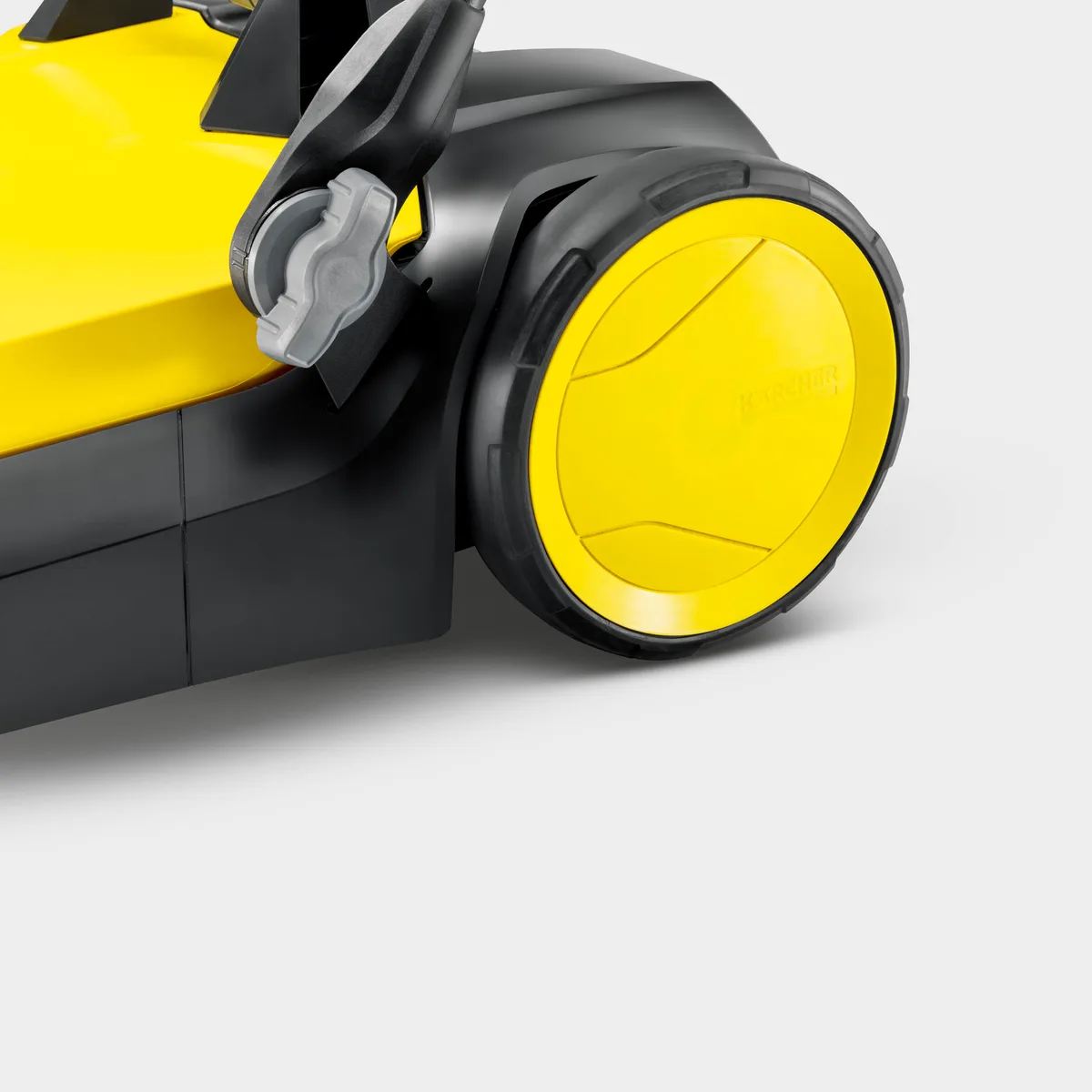 Підмітальна машина Karcher пластикова 68 см контейнер 20 л 1000 Вт