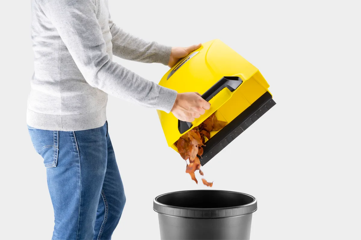 Підмітальна машина Karcher пластикова 68 см контейнер 20 л 1000 Вт