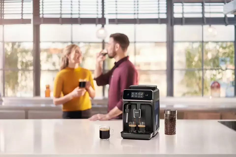 Кавомашина Philips Series 2200, 1.8 л, з можливістю використання зернової кави, ручний капучинатор, 1 авторецепт - чорного кольору