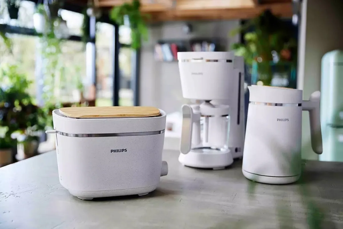Тостер Philips Eco Conscious Edition 830 Вт, з кришкою для захисту від пилу, виготовлений з пластика, білий.