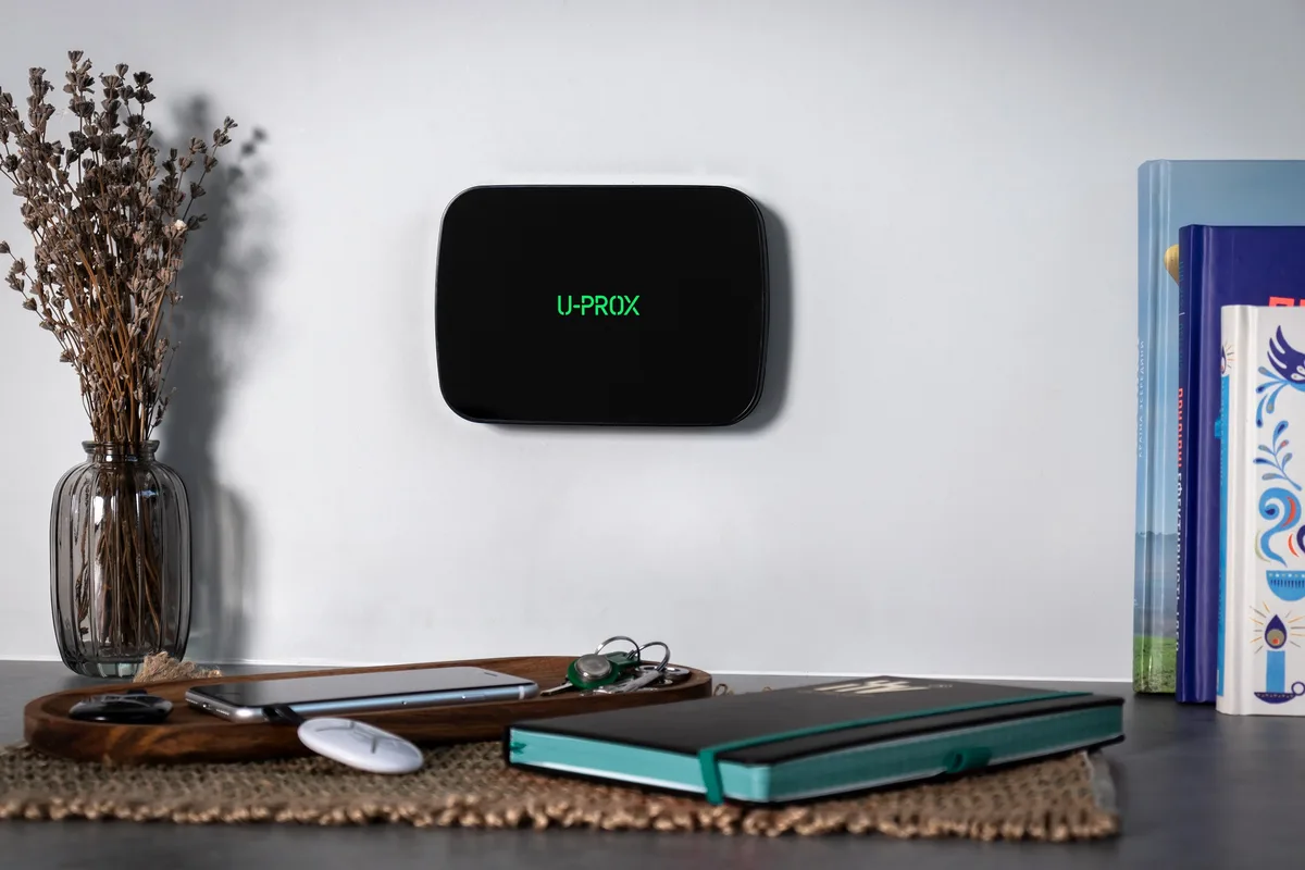 Интеллектуальная централь U-Prox MPX L Black, wi-fi, 2 LTE, фотоверификация, беспроводная, черный.