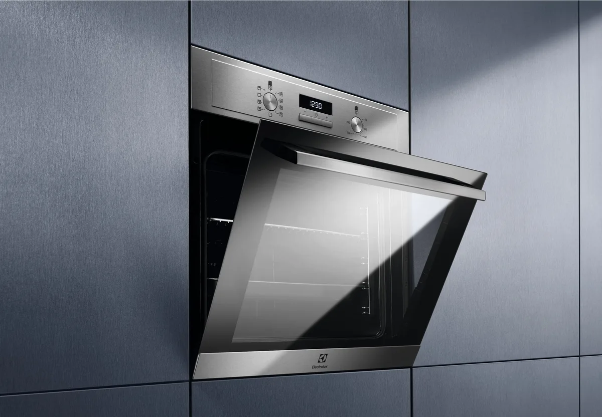 Електрична духова шафа Electrolux, 65 л, клас енергоспоживання A, з дисплеєм, конвекційним приготуванням, з нержавіючої сталі.