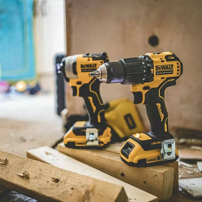 Комплект з двох акумуляторних інструментів DeWalt 18В XR: дриль-шурупокрут DCD709 та ударний шурупокрут DCF80 з двома акумуляторам
