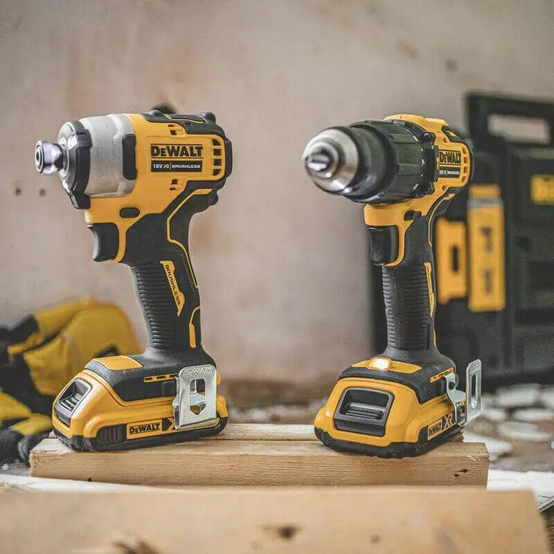 Комплект з двох акумуляторних інструментів DeWalt 18В XR: дриль-шурупокрут DCD709 та ударний шурупокрут DCF80 з двома акумуляторам