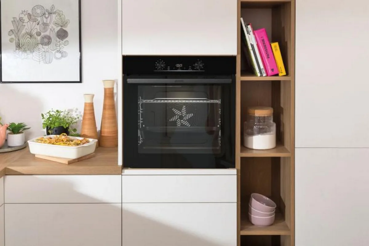 Електрична духова шафа Gorenje, 77 л, клас енергоефективності A+, з підсвіткою IconLed, чорного кольору.