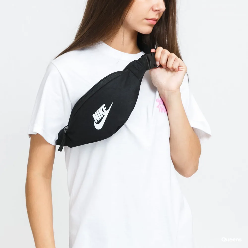 Сумка на пояс NIKE 100% полиэстер S черная 41х10х15 см