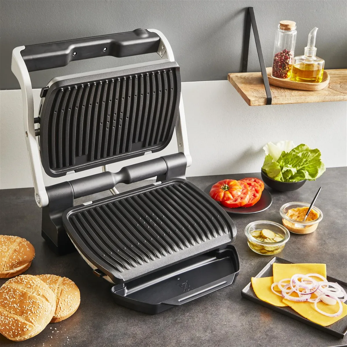 Прилад для грилювання Tefal OptiGrill+ 2000Вт з 4 температурними режимами, знімними пластинами, алюмінієвим та металевим корпусом.