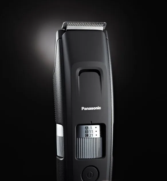 Тример Panasonic для бороди та вусів, комбінований (мережевий та акумуляторний), 4 насадки, сталеві леза, чорний.
