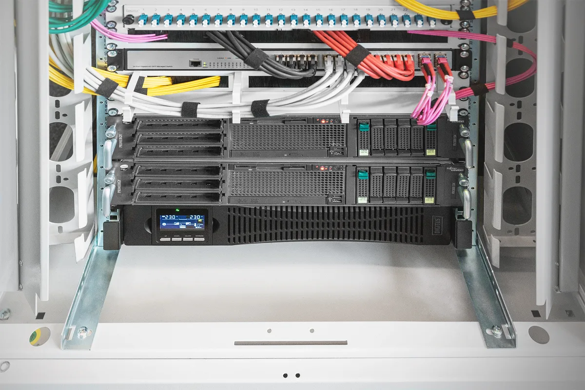 Джерело безперебійного живлення DIGITUS 3000VA/3000W, RTU2, LCD, RJ45, RS232, USB, 8xC13+1xC19