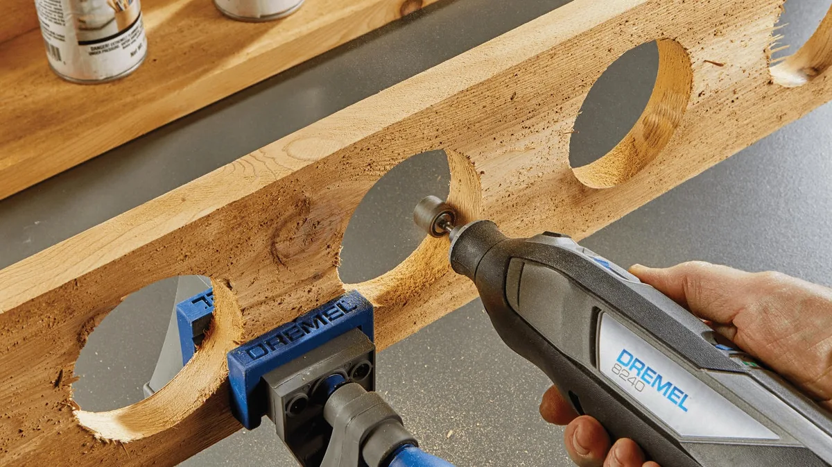 Акумуляторна шліфувально-гравірувальна машина Dremel 8240-3/45 12В з 1х2А·год, 5000-35000 об/хв та 45 аксесуарами.