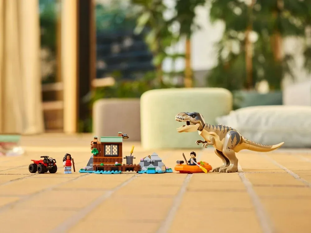 Конструктор LEGO Jurassic World 5+ різнокольоровий динозавр з фігурками та човном