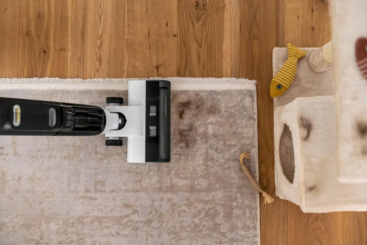 Безпровідний пилосос Karcher FCV 3, потужність 160Вт, об'єм контейнера для пилу 0.45л, об'єм для води 0.8л, автономна робота до 30