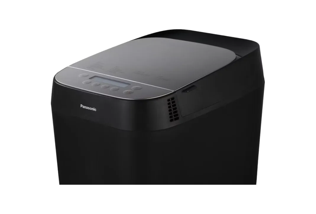 Хлібопічка Panasonic 700Вт, 18 програм, макс. вага 1 кг, кругла форма, пластиковий корпус, чорний колір.