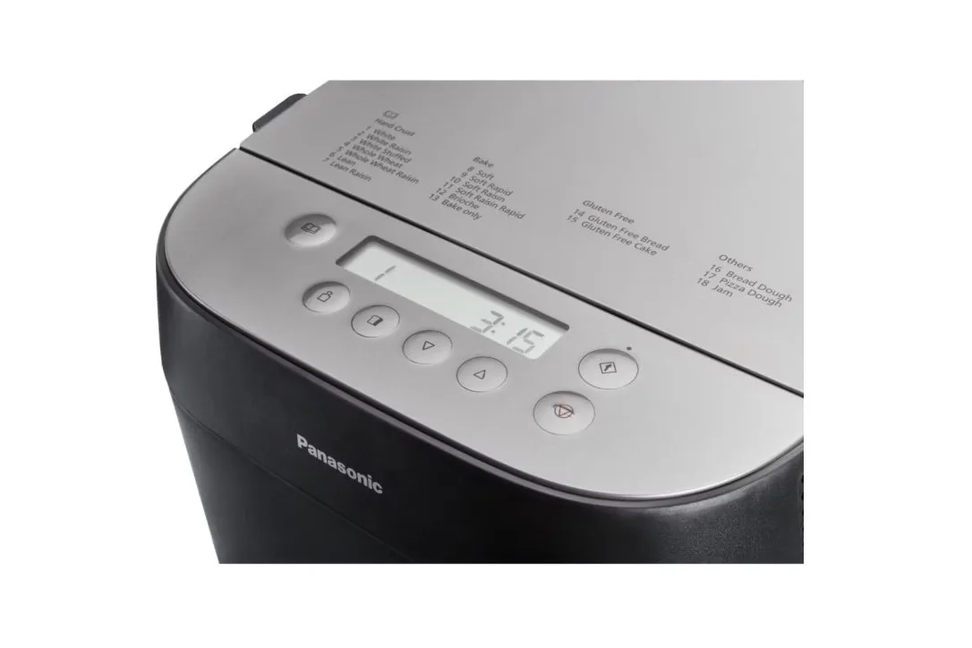 Хлібопічка Panasonic 700Вт, 18 програм, макс. вага 1 кг, кругла форма, пластиковий корпус, чорний колір.