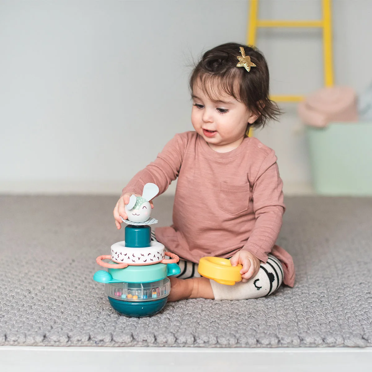 Развивающая пирамидка Taf Toys полимерная 13х25х14 6 см цветные кольца