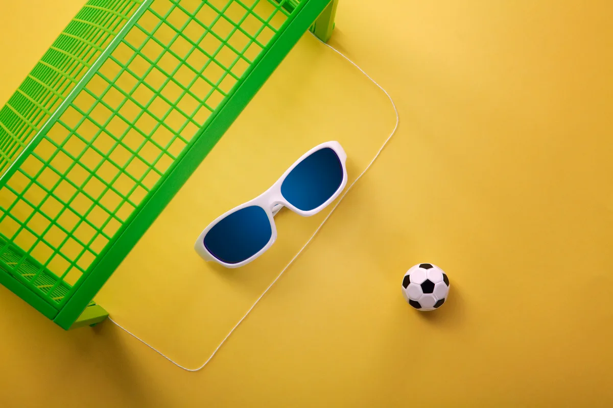 Детские солнцезащитные очки Koolsun Sport, 6-12 лет, бело-голубые.