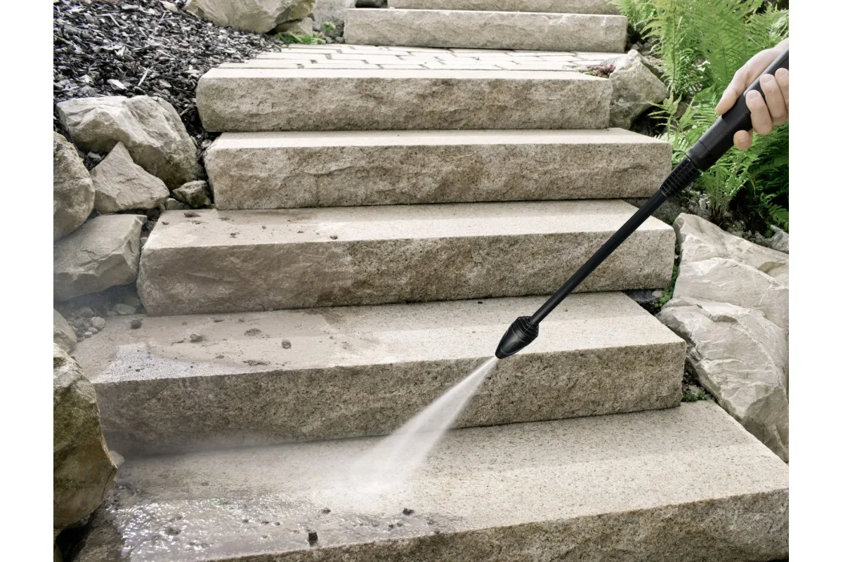 Високопродуктивна мийка під тиском Karcher K 2 Universal Edition 1400Вт, 110бар, 360л/год, шланг 3м, вага 3.8кг.