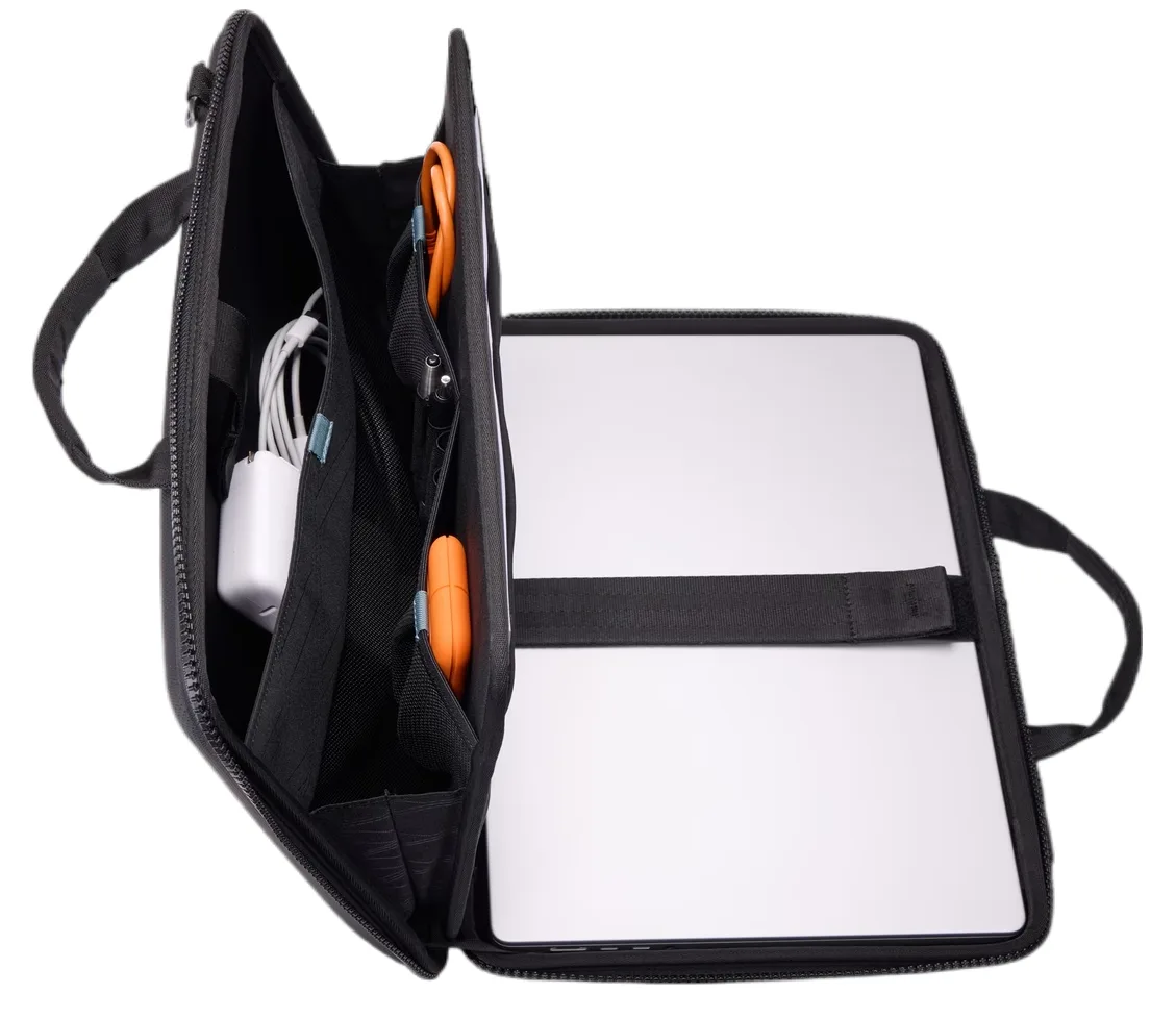 Сумка Thule поліуретан для MacBook Pro 16 чорна
