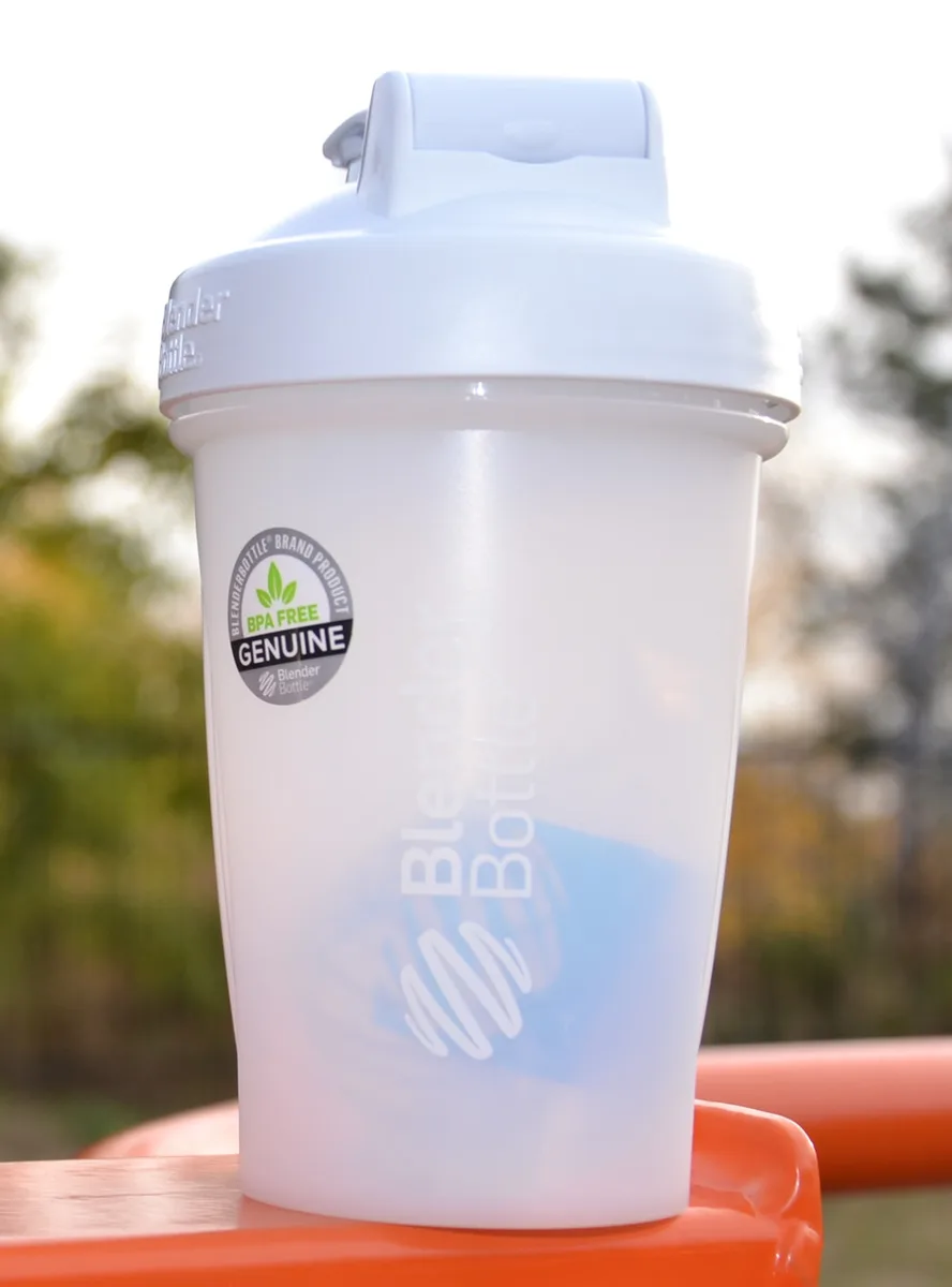 Шейкер спортивний BlenderBottle Tritan 590 мл Білий