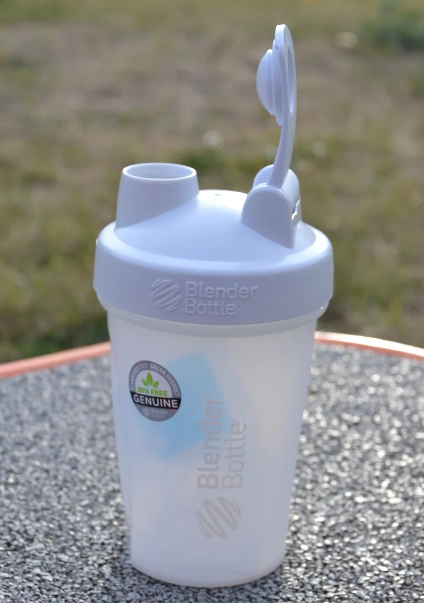 Шейкер спортивний BlenderBottle Tritan 590 мл Білий