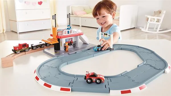 Гоночная трасса Hape деревянная 17х24х48 см разноцветная