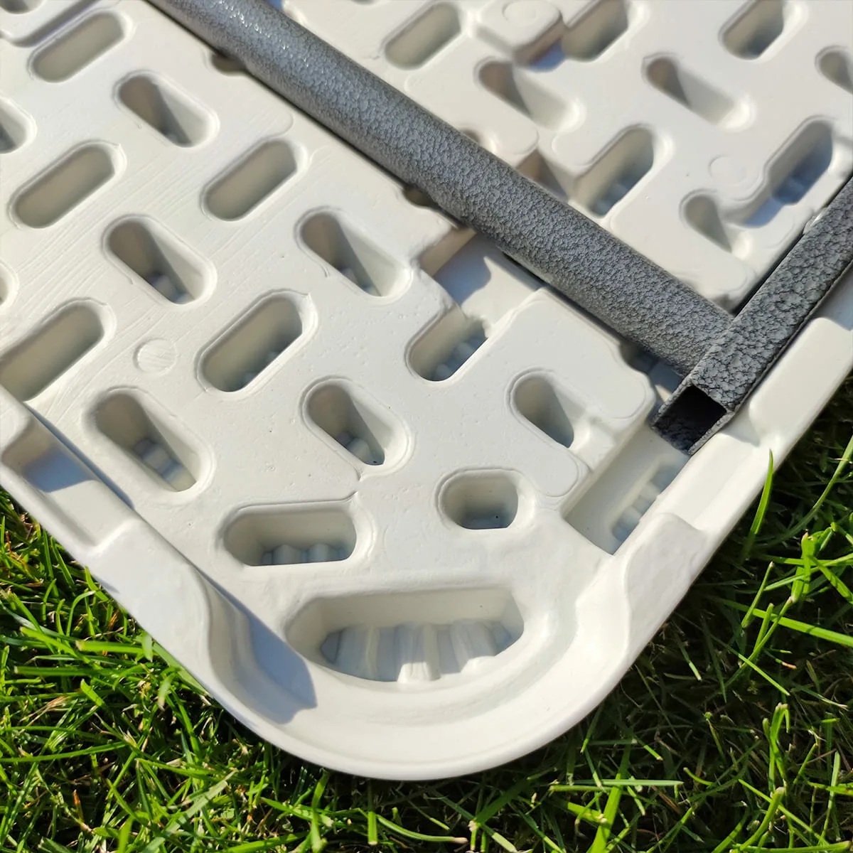 Складаний стіл 182х74х74 см HDPE білий зі сталевою рамою