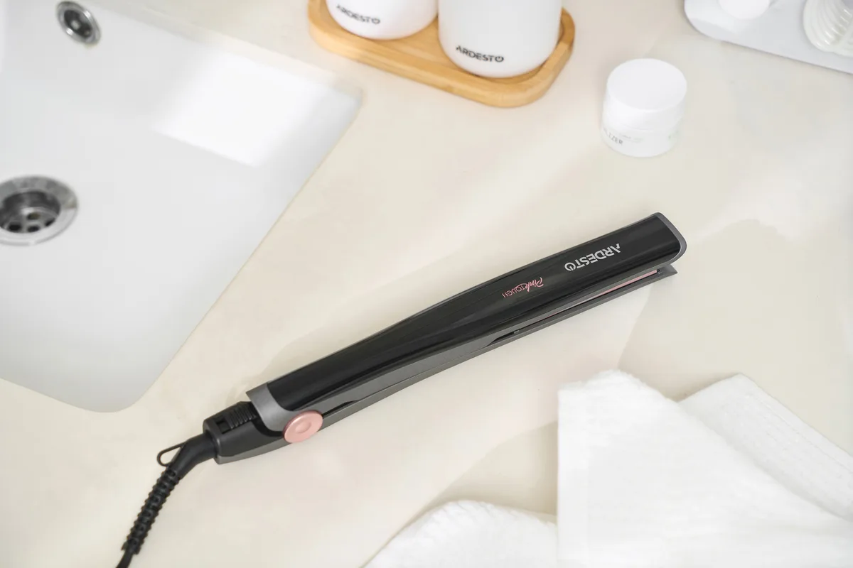 Выпрямитель ARDESTO Pink Elegance, 32Вт, 110-200°C, керамическое покрытие, серый с розовыми акцентами