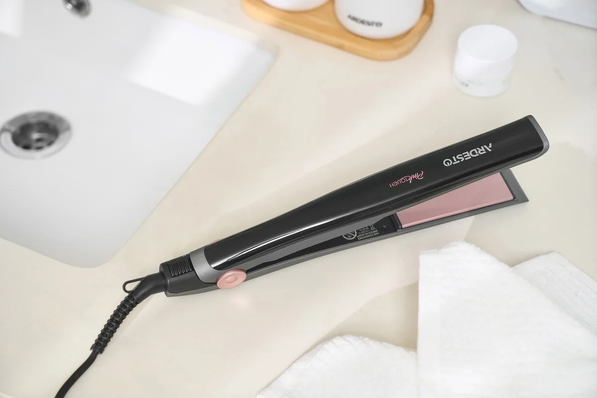 Выпрямитель ARDESTO Pink Elegance, 32Вт, 110-200°C, керамическое покрытие, серый с розовыми акцентами