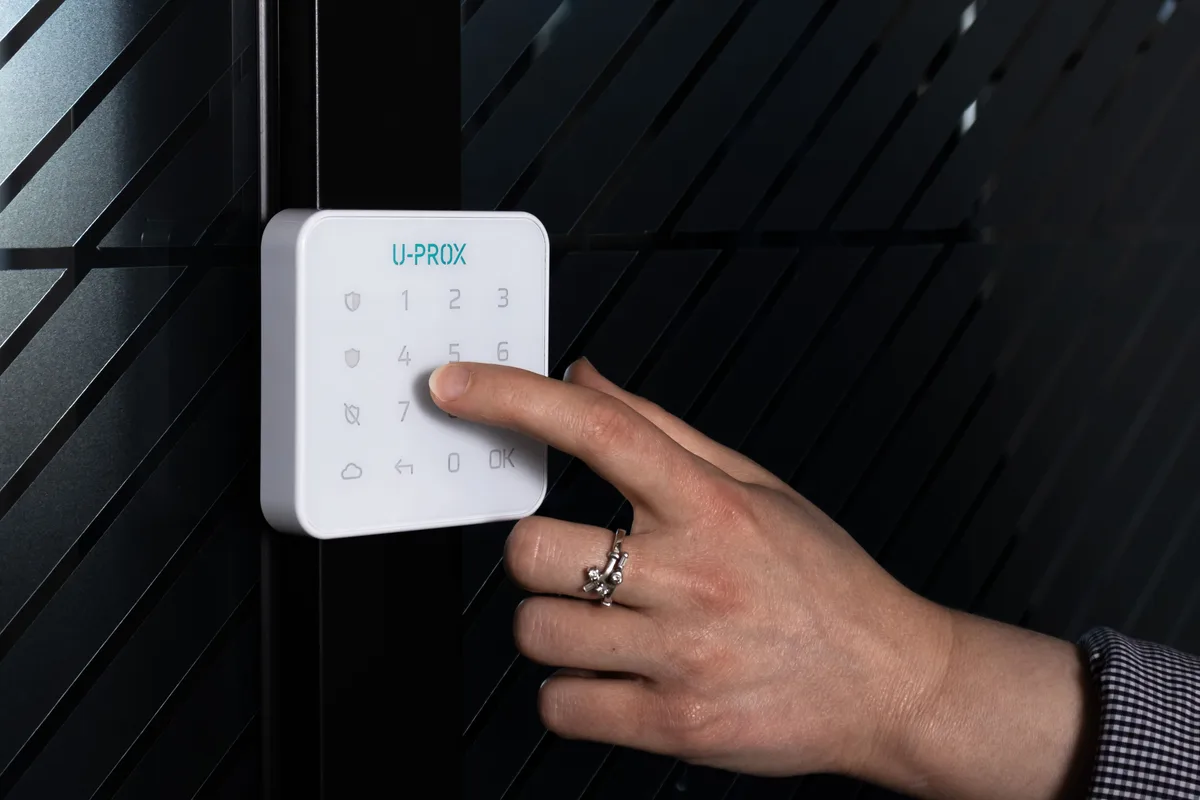 Беспроводная сенсорная клавиатура U-Prox Keypad G1 White, 1 группа, беспроводная, белая.