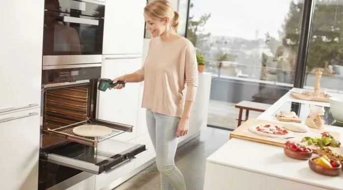 Безконтактний пірометр Bosch UniversalTem -30...+500°С, вага 0.22 кг