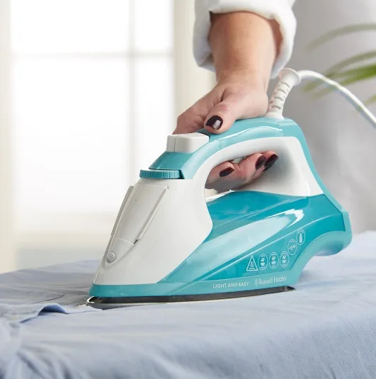 Утюг Russell Hobbs Light Easy, 2400Вт, 240мл, паровой удар -30°C, постоянная пара - 110г/мин, система против накипи, нержавеющая сталь
