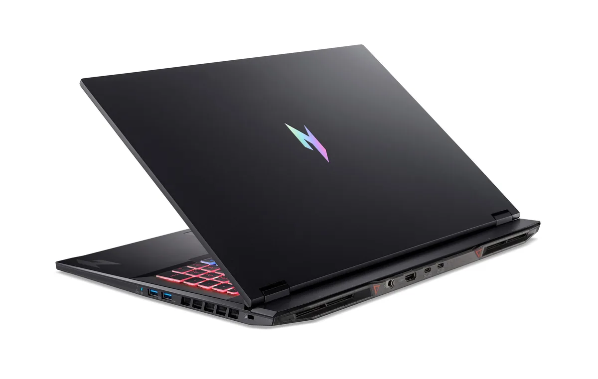 Ноутбук Acer Nitro 18 AN18-61 18" WQXGA IPS, AMD R7-350, 32GB, F2TB, NVD5070-8, Lin, чорний