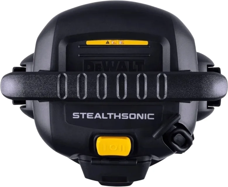 Професійний пилосос DeWalt потужністю 750 Вт, з силою всмоктування 18 кПа, об'ємом контейнера 23 л та вагою 8.3 кг.