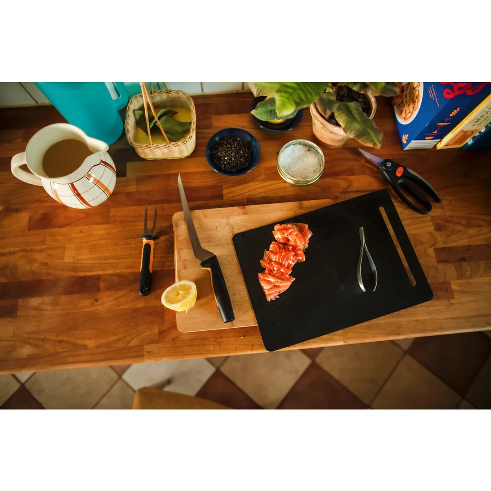 Ніж для філейної обробки Fiskars Functional Form, 21.6 см, нержавіюча сталь, пластиковий руків'я, чорний.