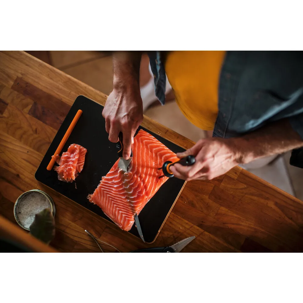 Ніж для філейної обробки Fiskars Functional Form, 21.6 см, нержавіюча сталь, пластиковий руків'я, чорний.