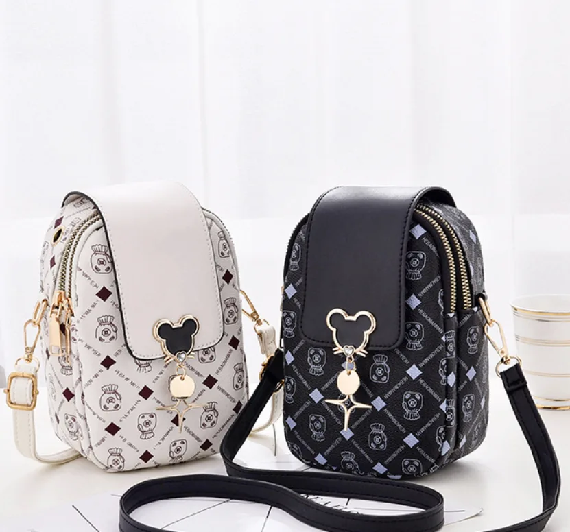 Дитяча міні сумочка Мікі Маус екошкіра 19х13х9 см різні кольори