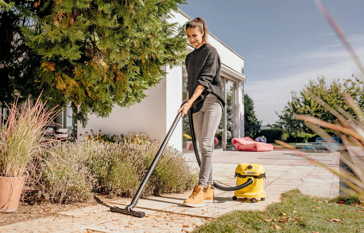 Професійний пилосос Karcher WD 2 Plus V-12/4/18/C, 1000 Вт, з контейнером об'ємом 12 л, вага 4.25 кг.
