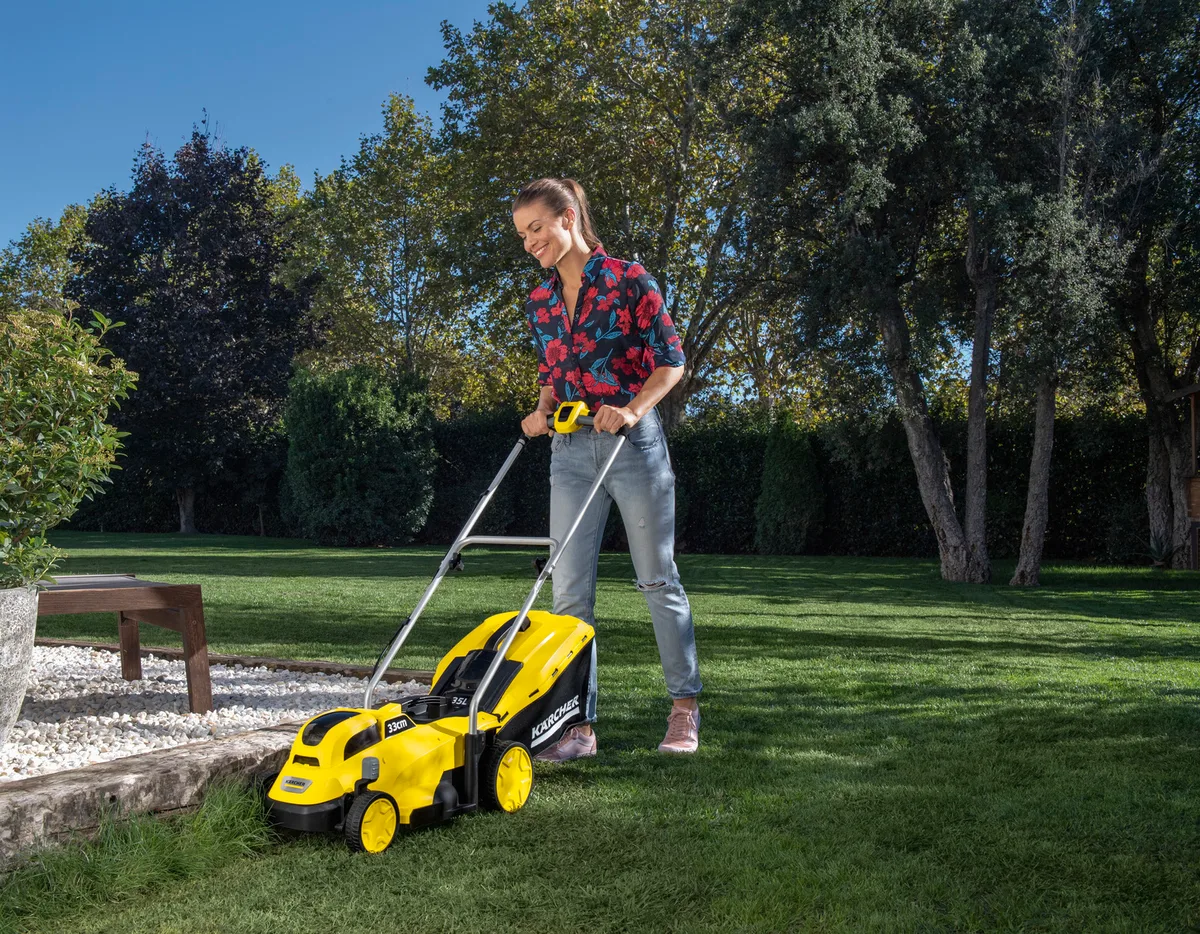 Аккумуляторная газонокосилка Karcher LMO 18-33, 18В, 33 см, высота скашивания 35-65 мм, без батареи и зарядного устройства