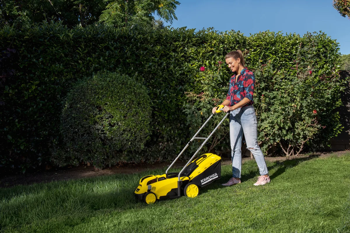 Аккумуляторная газонокосилка Karcher LMO 18-33, 18В, 33 см, высота скашивания 35-65 мм, без батареи и зарядного устройства