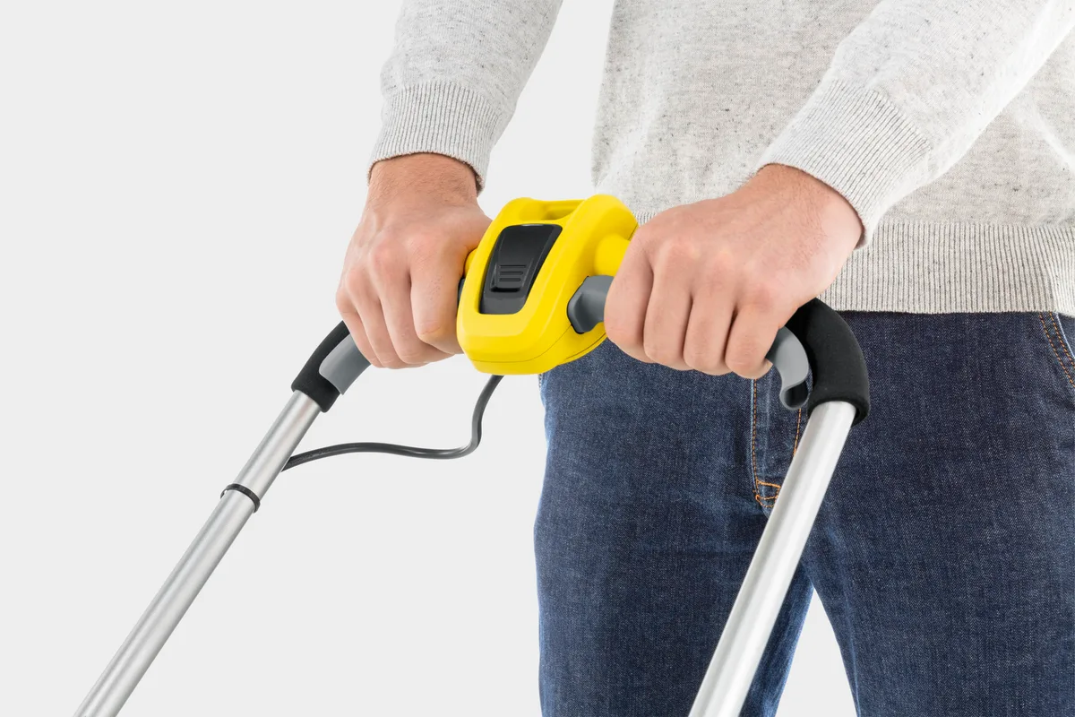 Аккумуляторная газонокосилка Karcher LMO 18-33, 18В, 33 см, высота скашивания 35-65 мм, без батареи и зарядного устройства