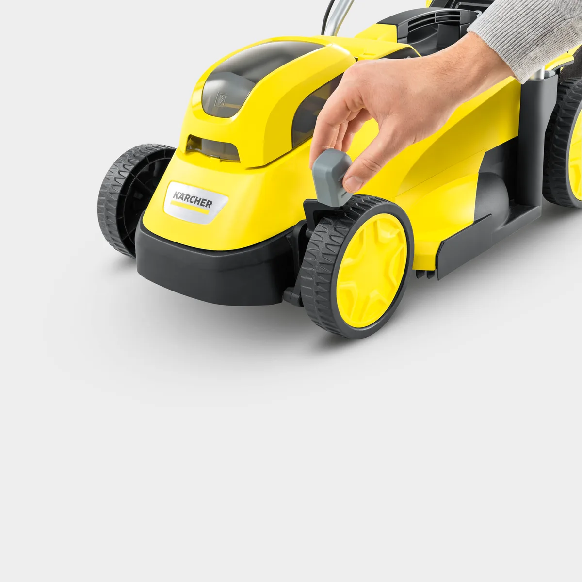 Аккумуляторная газонокосилка Karcher LMO 18-33, 18В, 33 см, высота скашивания 35-65 мм, без батареи и зарядного устройства
